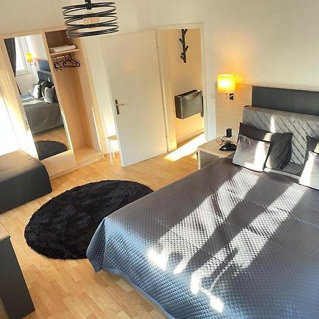 Junges Appartement ไวเคอร์ไซม์ ภายนอก รูปภาพ
