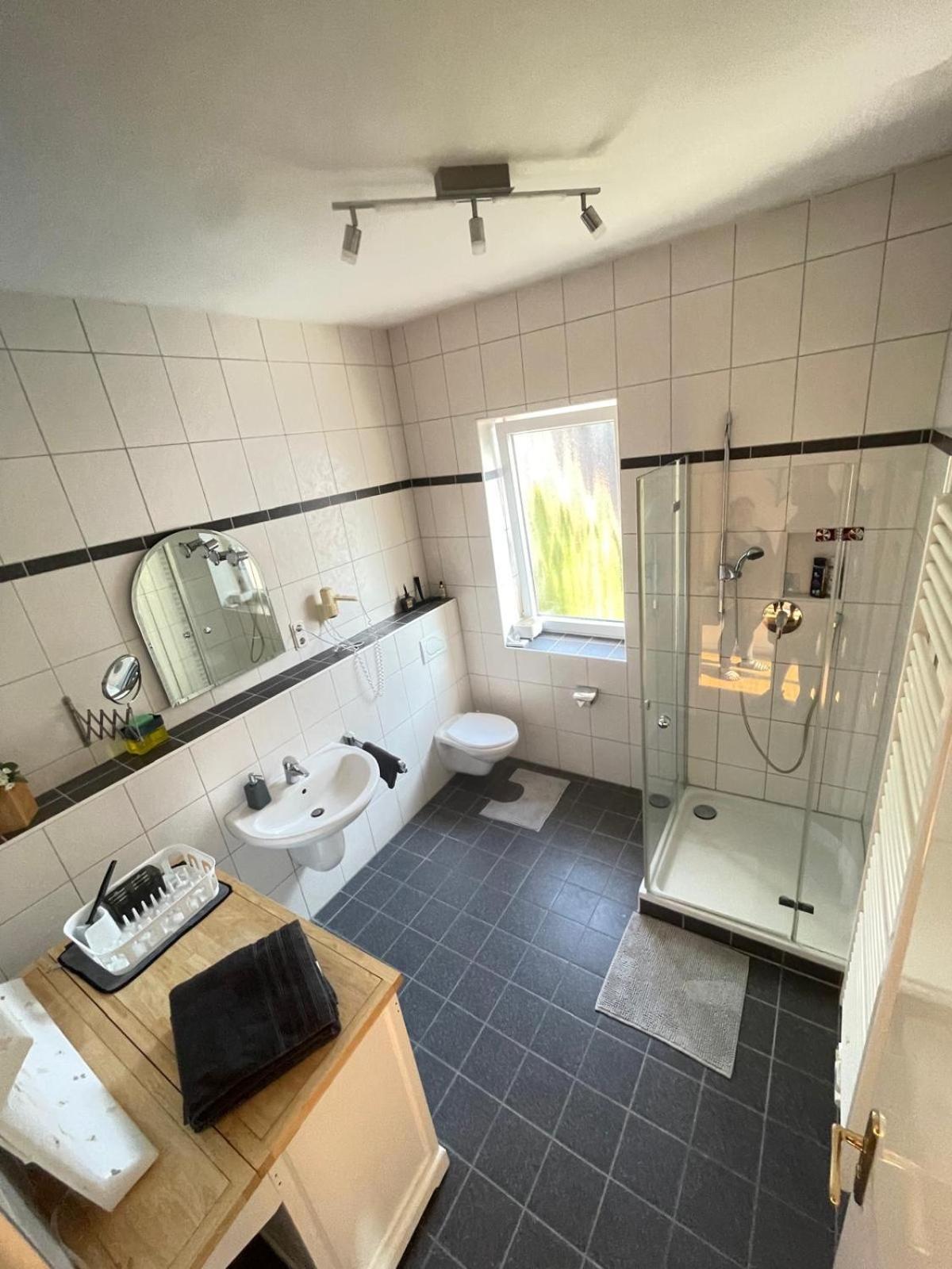 Junges Appartement ไวเคอร์ไซม์ ภายนอก รูปภาพ